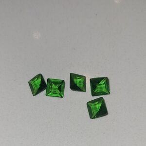 Syn Peridot - Square - 7mm